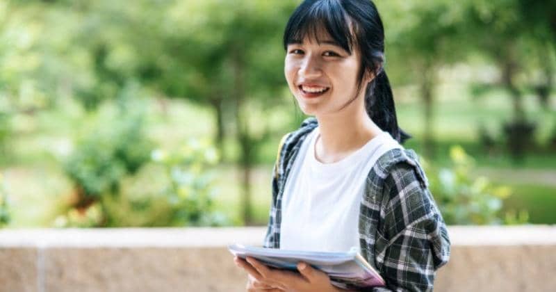 5 Tips Menjaga Sikap saat Bertemu Orang Baru untuk Anak Remaja