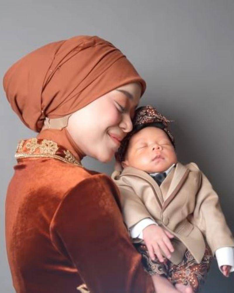 Youtube.com/Leslar Entertainment