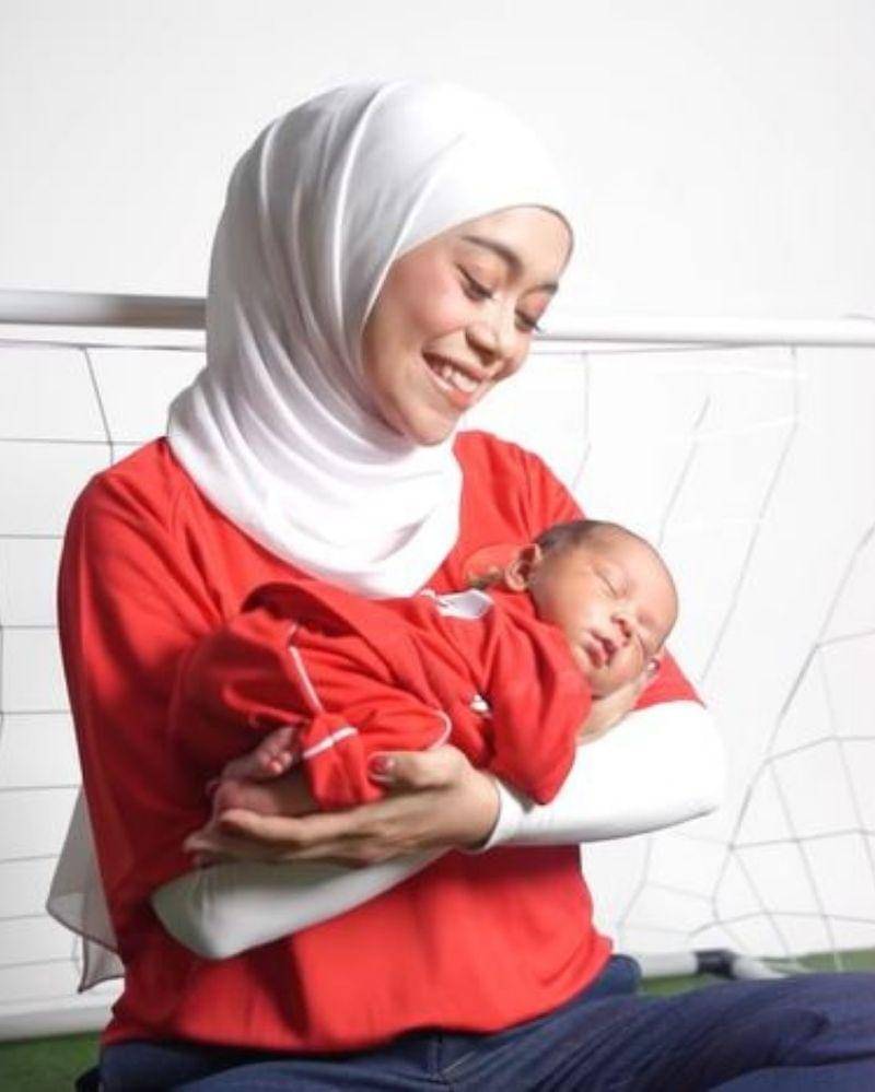 Youtube.com/Leslar Entertainment