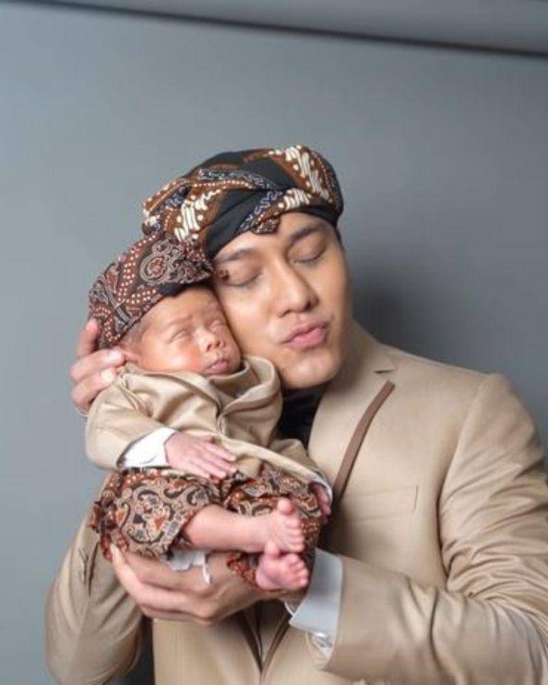 Youtube.com/Leslar Entertainment