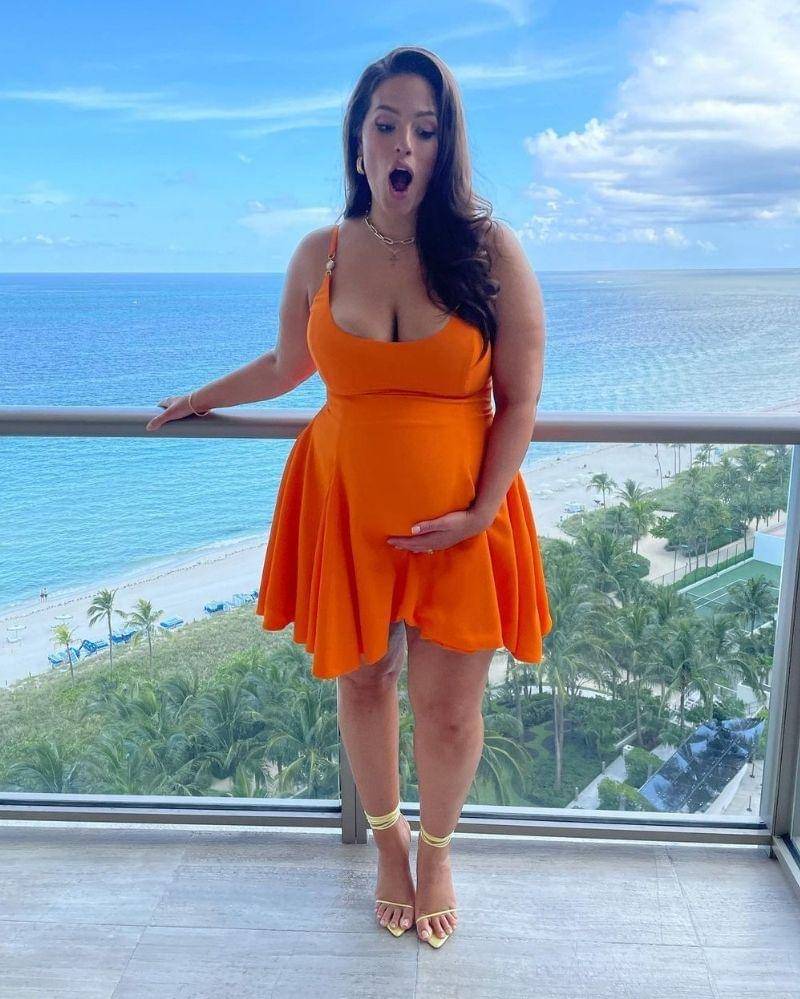 Instagram.com/ashleygraham