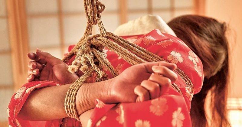 Kichkina oglining onasi bilan pornosini tomosha qiling