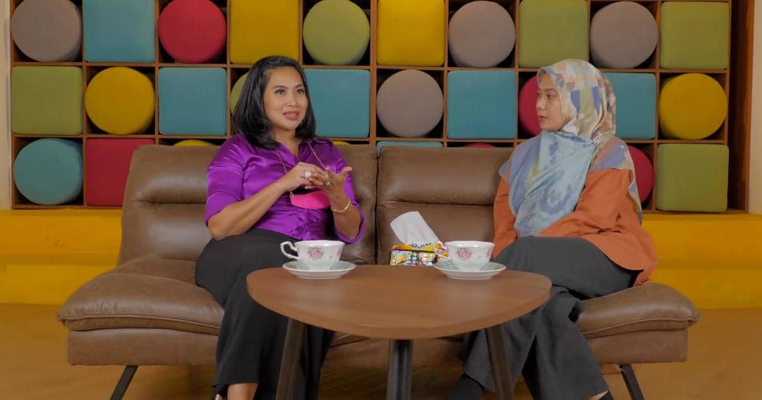 Youtube.com/Feni Rose Official