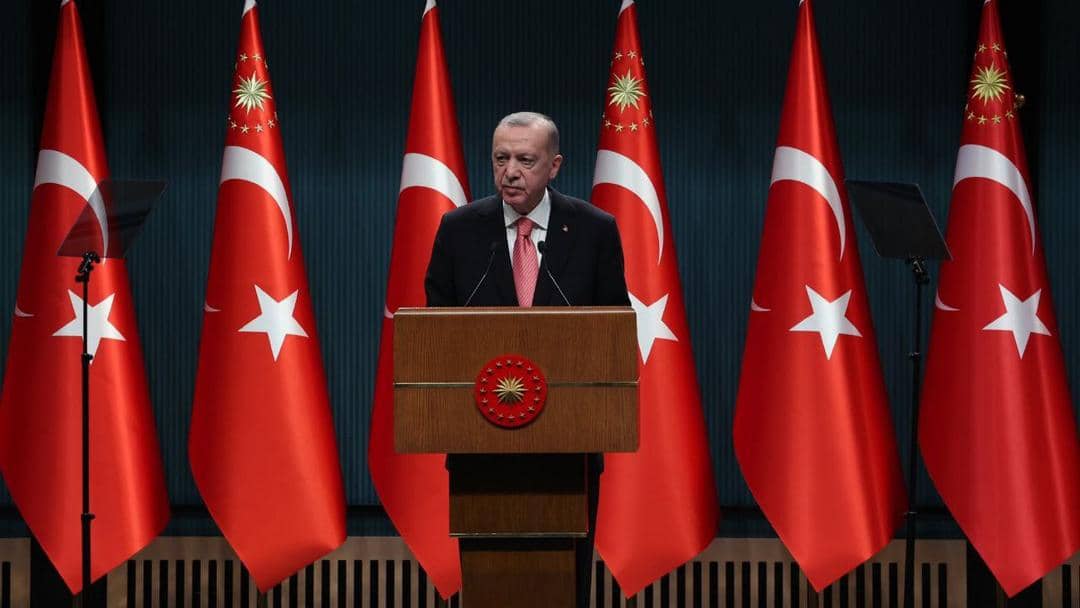 joker with card - Twitter.com/trpresidency