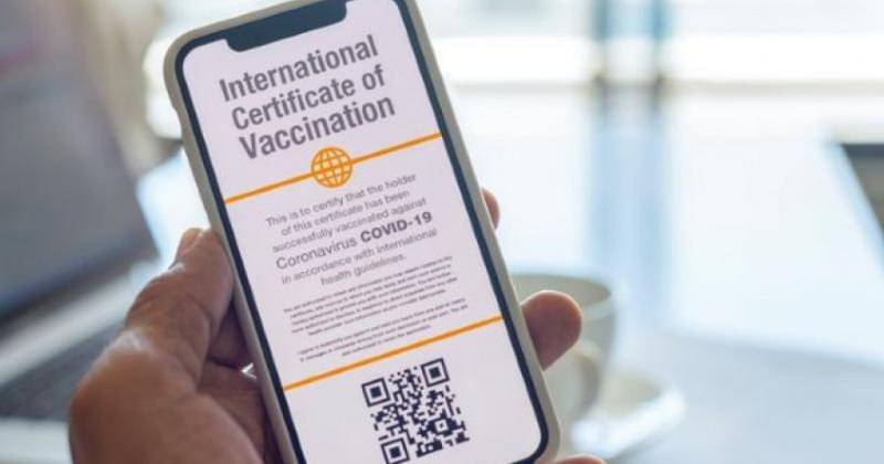 Sertifikat vaksin Internasional untuk warga Indonesia. - GettyImages/Courtneyk