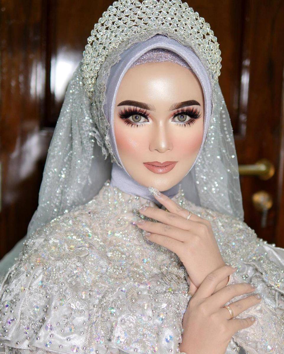 Instagram/khadijahazzahra_makeup