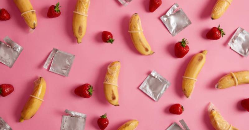 Penggunaan kondom rasa untuk seks saat hamil - Freepik/wayhomestudio