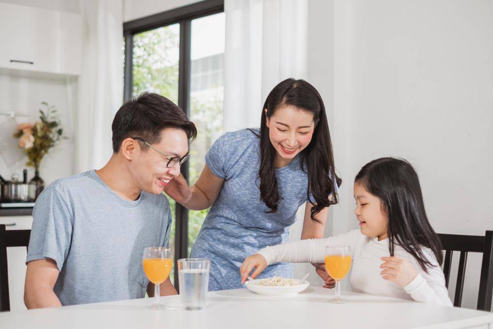 5 Obrolan Ini Paling Tepat Didiskusikan Saat Sarapan bersama Suami 