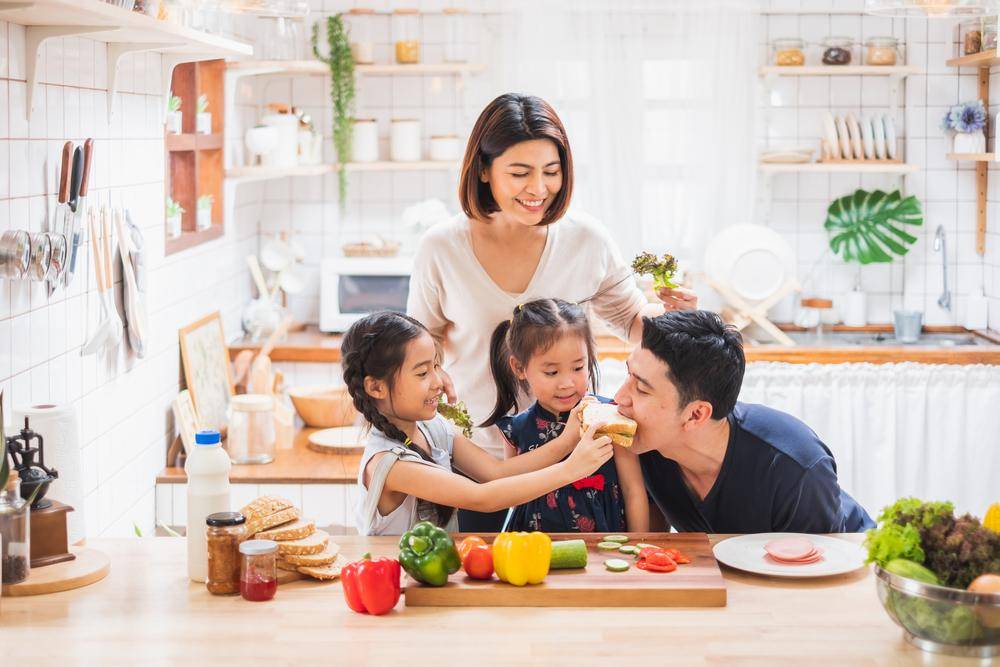 Momen sarapan bersama keluarga (Shutterstock/Nattakorn_Maneerat) - Momen sarapan bersama keluarga (Shutterstock/Nattakorn_Maneerat)