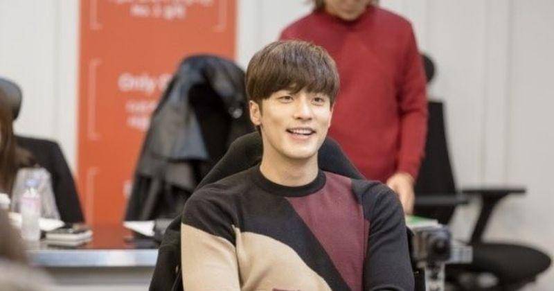 Twitter.com/HallyuSG