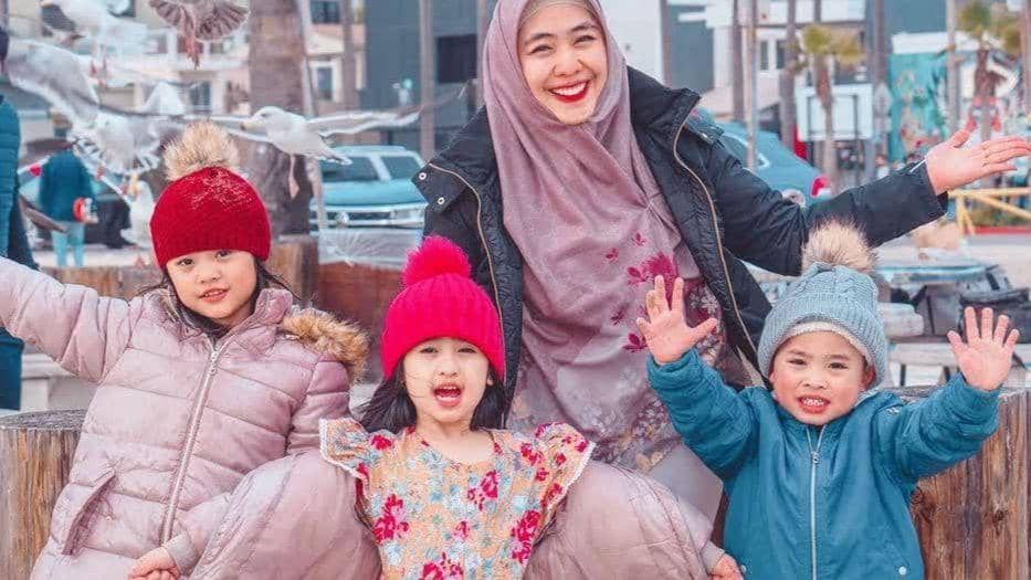 Inspiratif! Tiga Anak Oki Setiana Dewi Ingin Jadi Penghafal Quran
