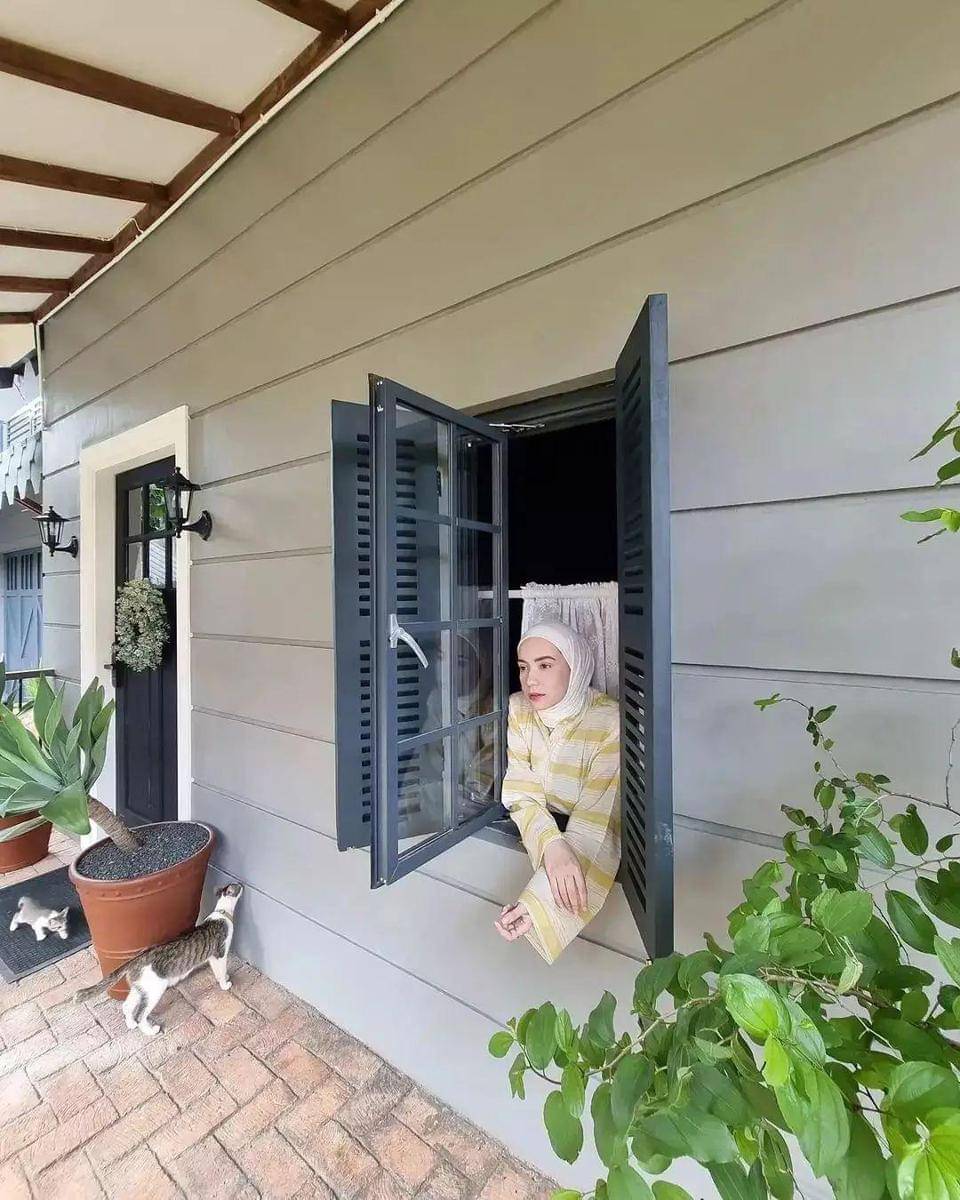 Instagram.com/putriannesalokaa