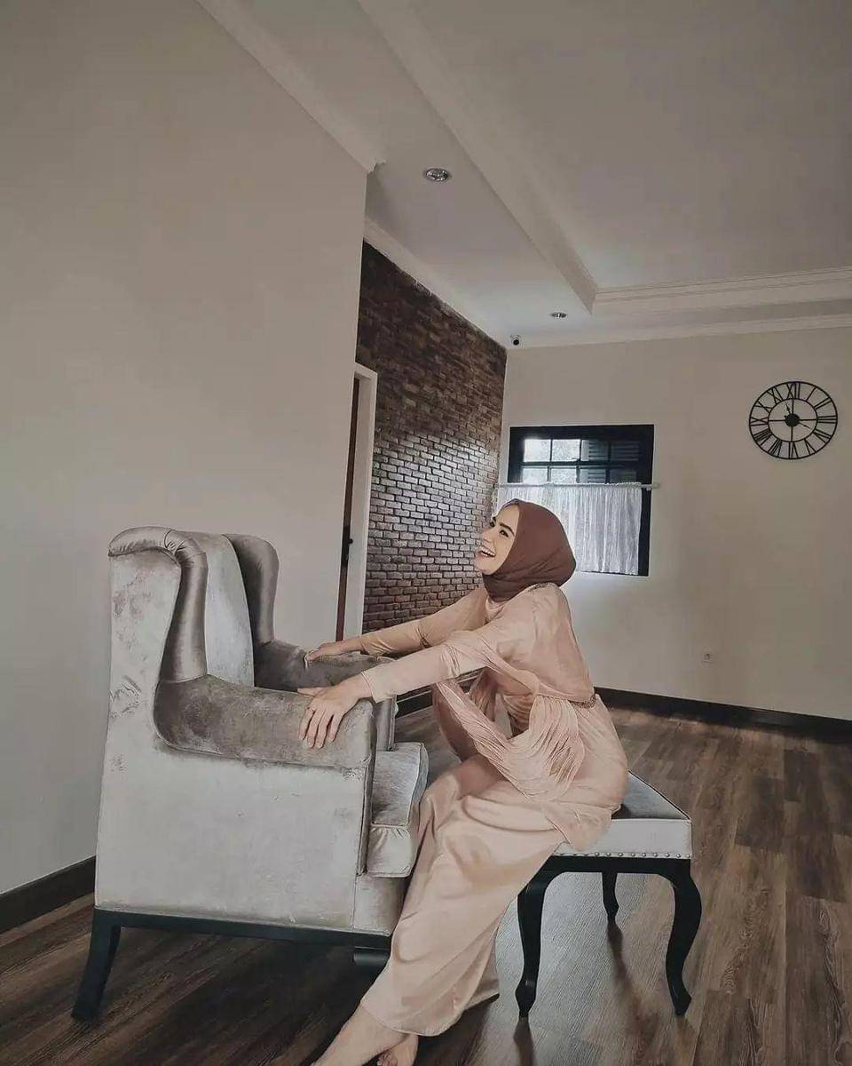 Instagram.com/putriannesalokaa