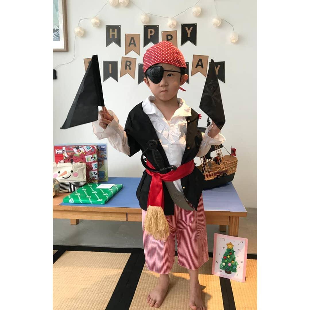 instagram.com/littlehandscostume