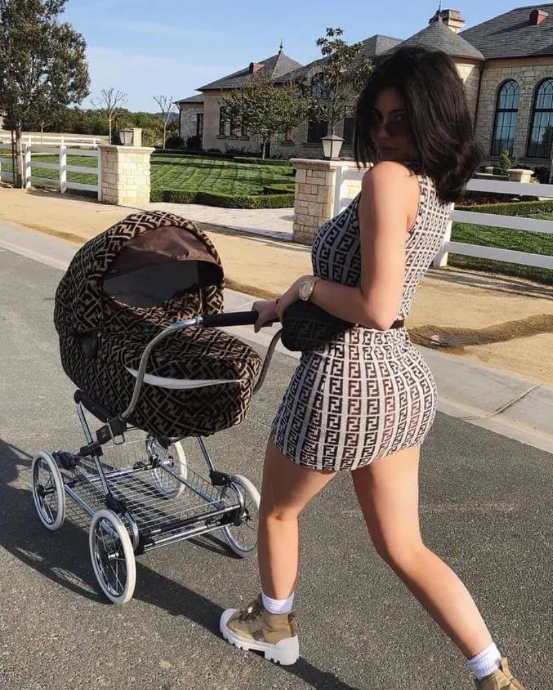 instagram.com/kyliejenner