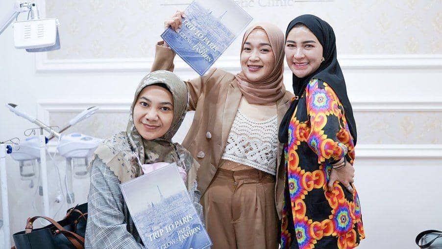 Shandy Purnamasari Ajak Ririe Fairus dan Mommy ASF ke Paris, Asyik!