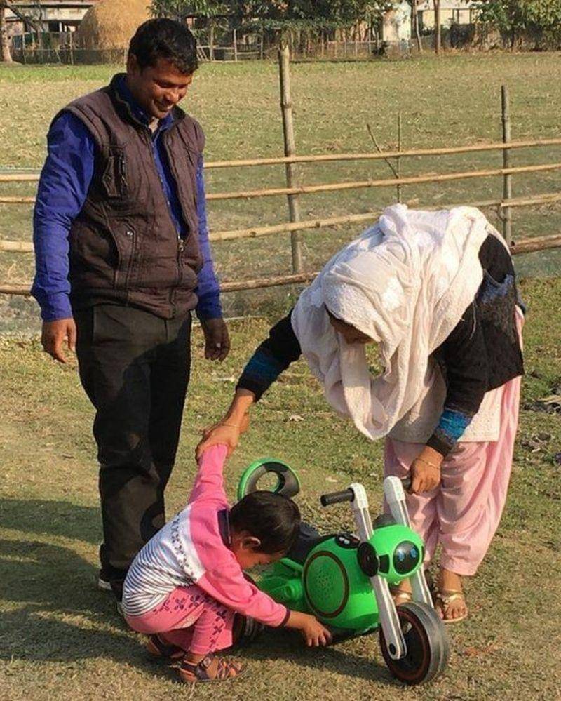 Salma Parbin, Shahabuddin Ahmed, dan putranya Jonait - bbc.com