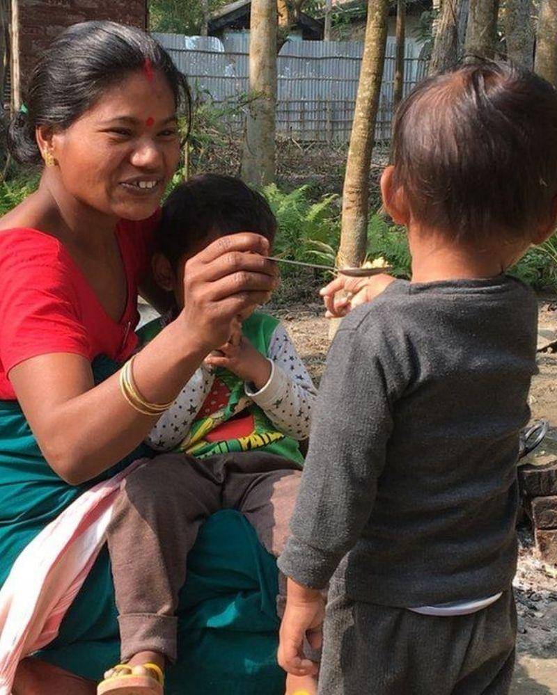 Shewali Bowo dan putranya Riyan - bbc.com