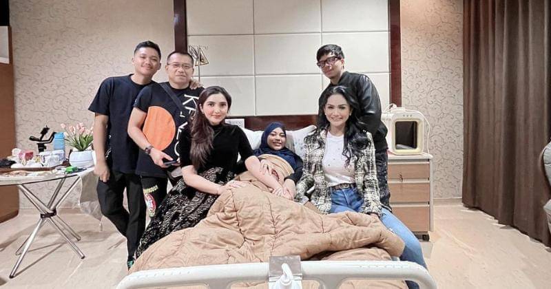 Aurel Hermansyah, Atta Halilintar dan keluarga - Instagram @attahalilintar
