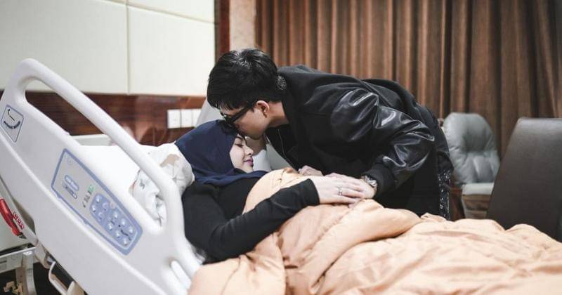 Aurel Hermansyah dicium Atta Halilintar saat masuk rumah sakit untuk persalinan - Instagram @attahalilintar