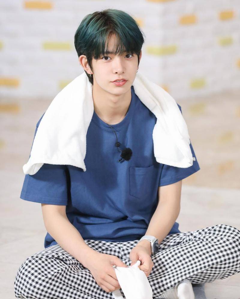 Twitter.com/ihs_heeseung