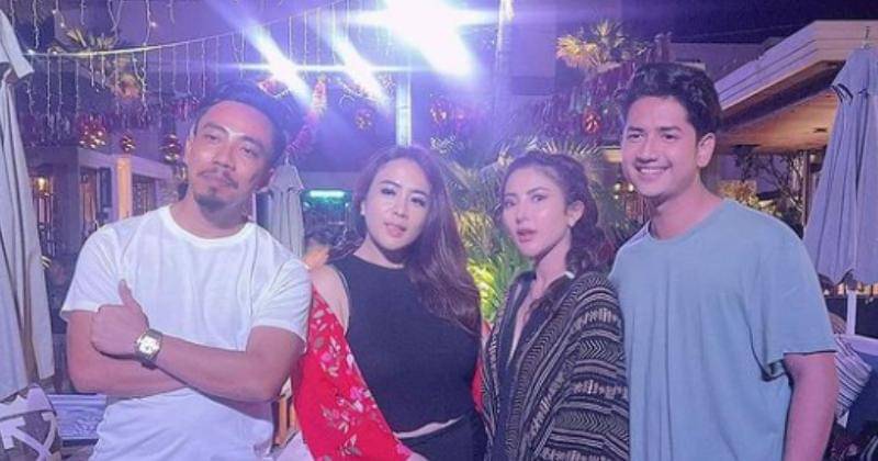 Ayu Aulia dan Zikri Daulay tahun baru bersama teman di Bali - Instagram.com/ayuaulia5252