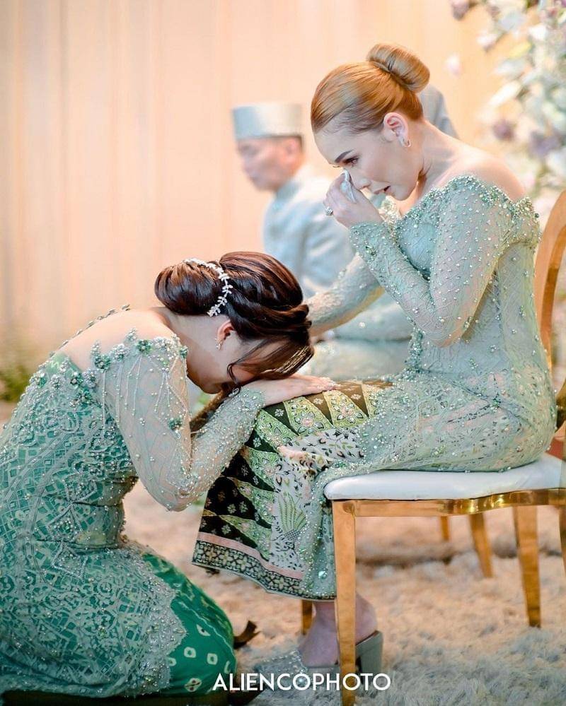 instagram.com/ayutingting92