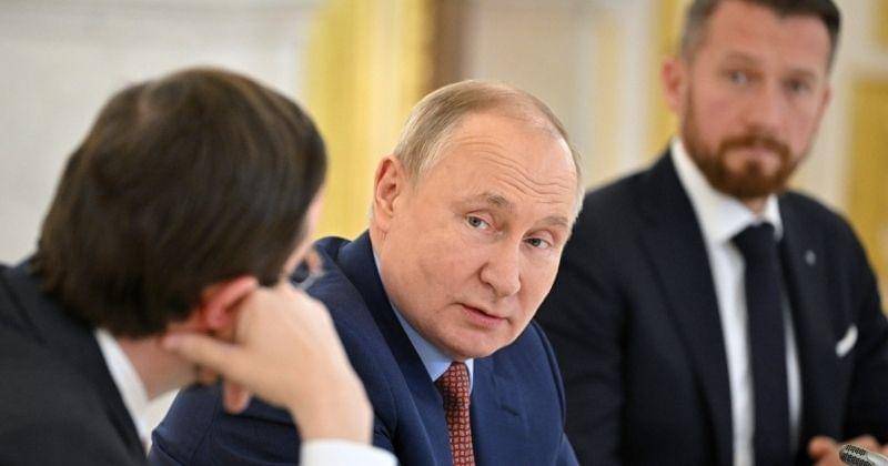 twitter.com/KremlinRussia_E