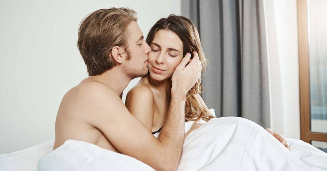 Ilustrasi papa dan mama seks saat cuaca dingin - Freepik/cookie_studio