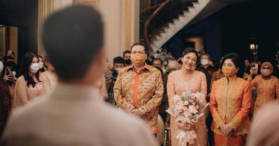 Instagram.com/putri_tanjung