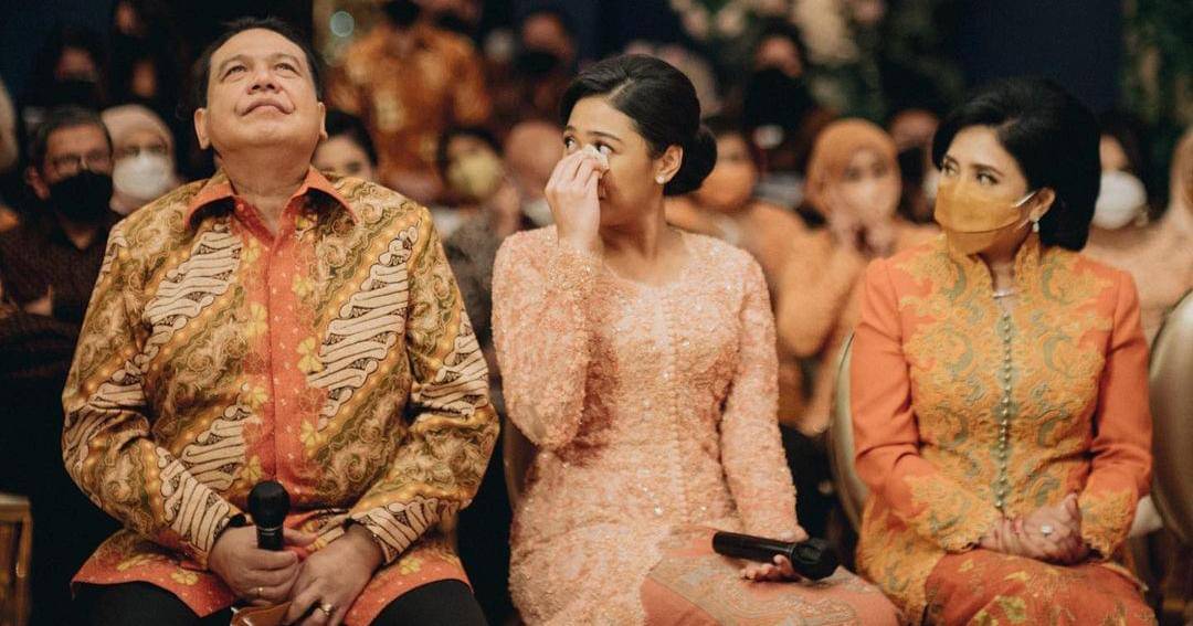 Instagram.com/putri_tanjung