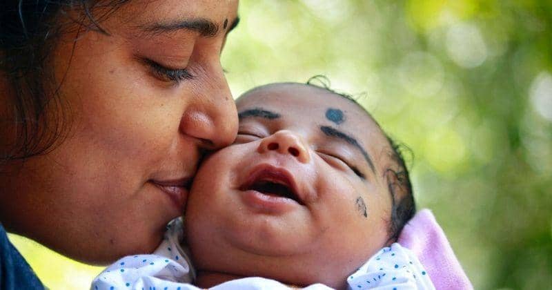 7 Mitos Unik Masyarakat India Dalam Merawat Bayi
