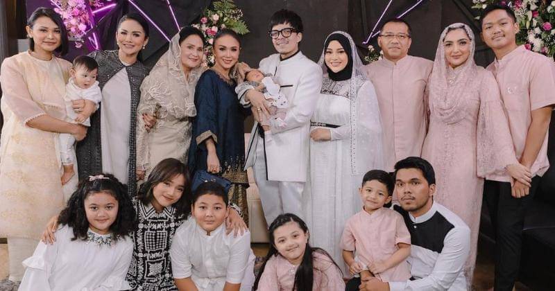 Menggunakan pakaian yang kompak - Instagram/aurelie.hermansyah