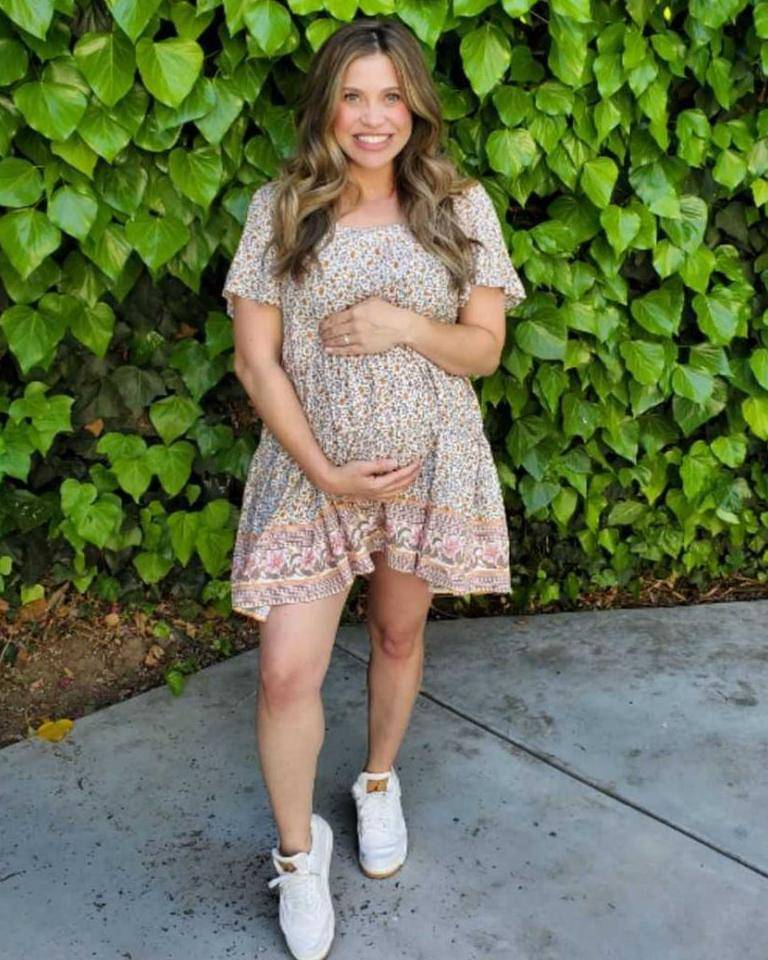 Instagram.com/daniellefishel