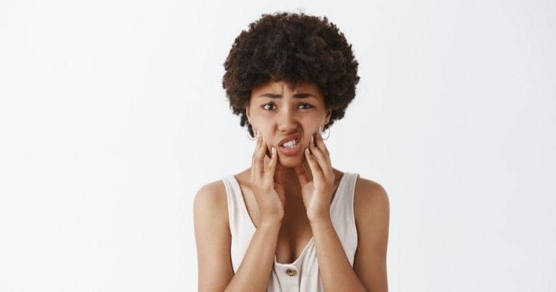 Stop Pencet Jerawat! 9 Hal Menakutkan Ini Bisa Terjadi ke Kulitmu