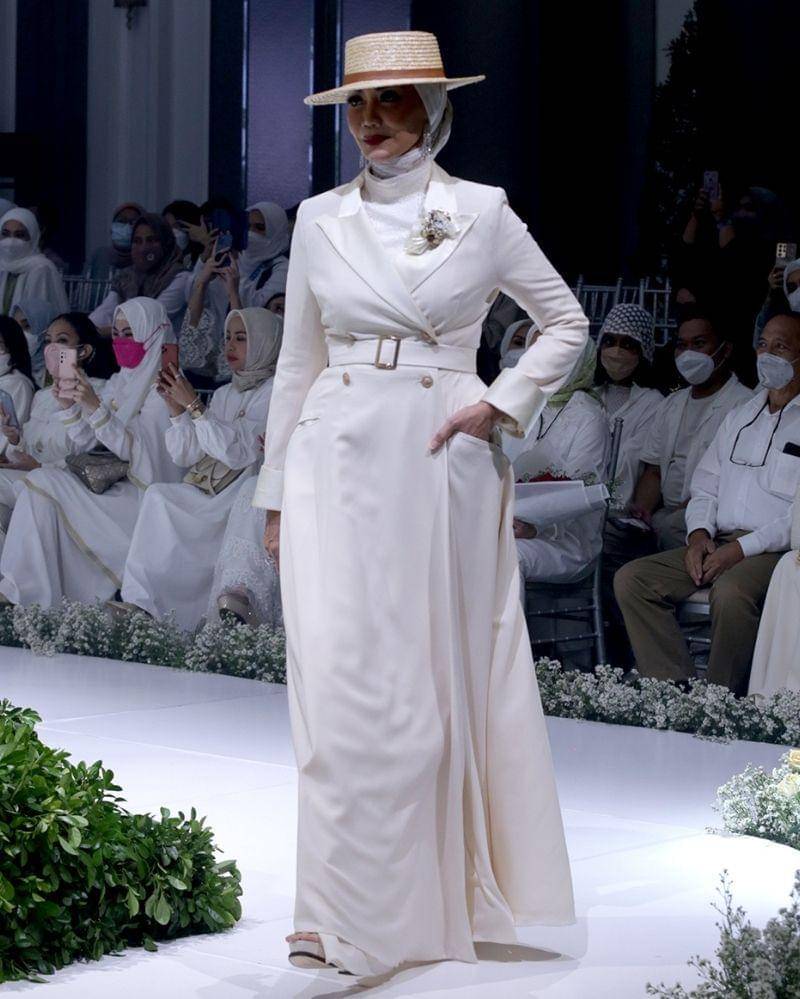 Dok.  LES ALLÉES A Line to Remember