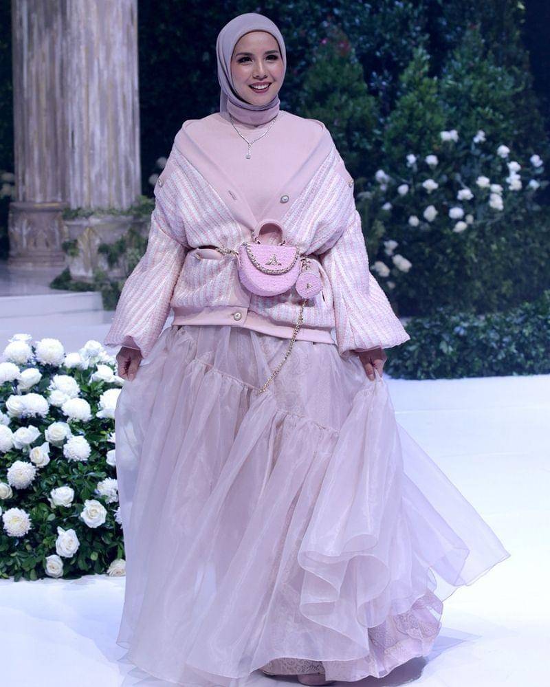 Dok.  LES ALLÉES A Line to Remember