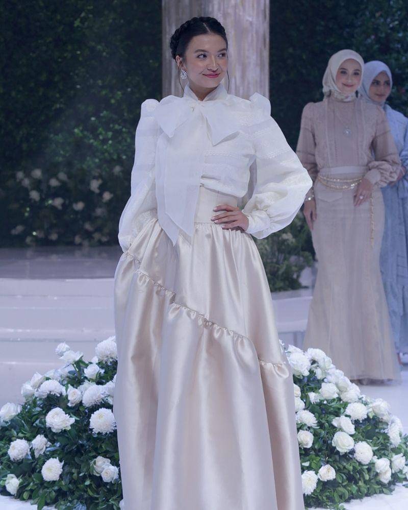 Dok.  LES ALLÉES A Line to Remember