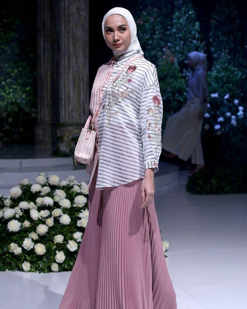 Dok.  LES ALLÉES A Line to Remember