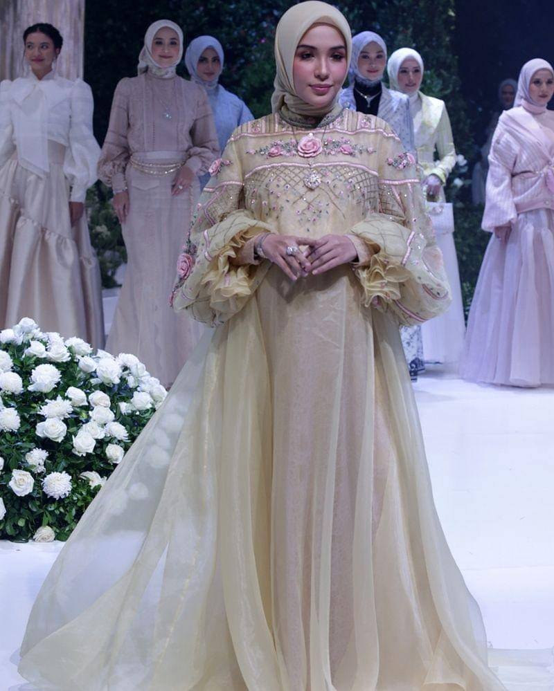 Dok.  LES ALLÉES A Line to Remember