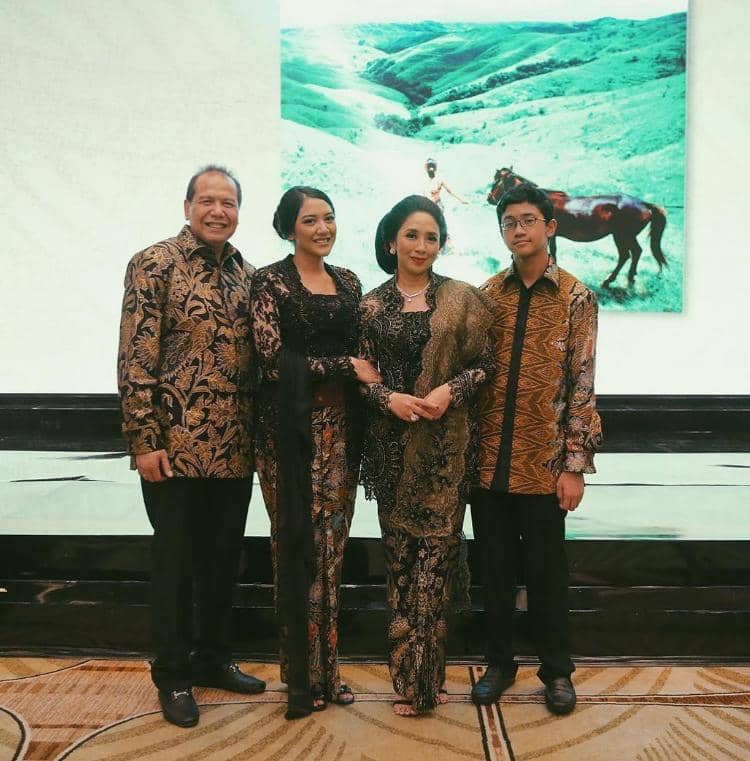 Instagram.com/putri_tanjung