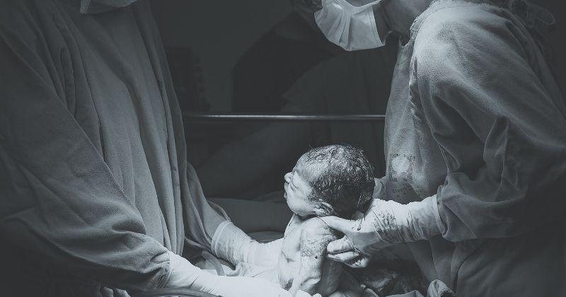 Benarkah Bayi yang Lahir Caesar Lebih Mudah Sakit?