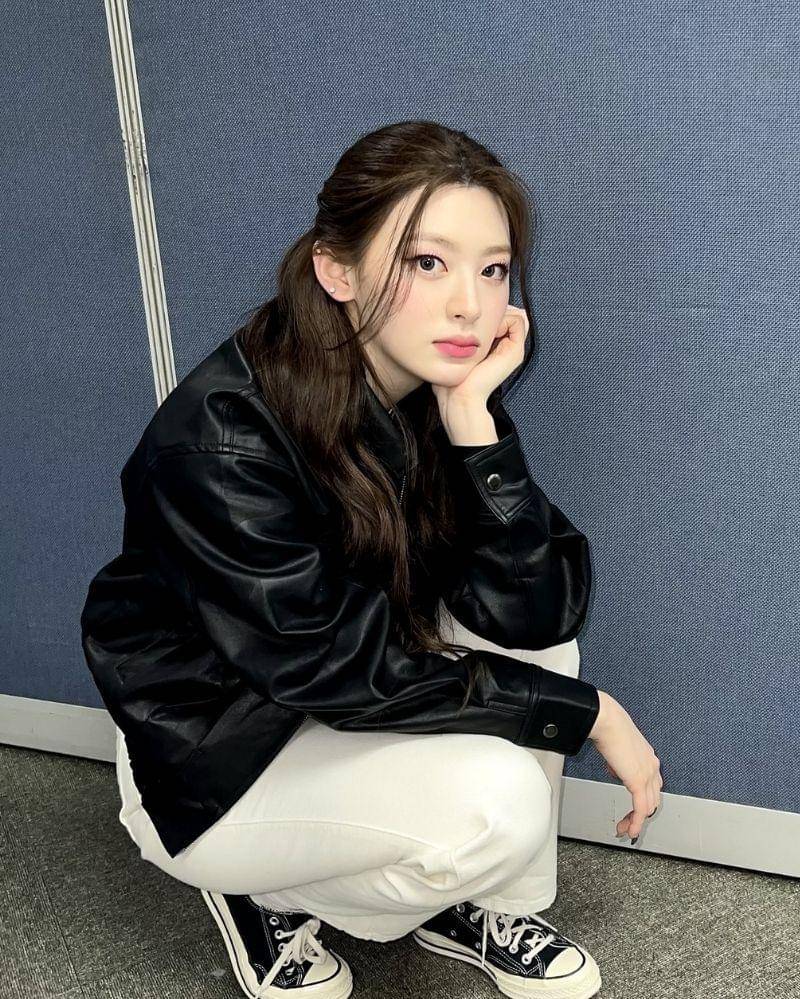 Twitter.com/STAYC_official