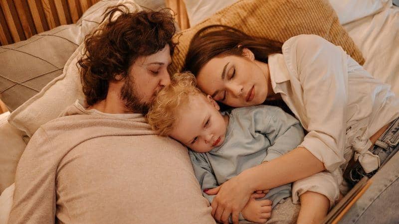 Anak Masih Ingin Tidur dengan Orangtua Meski Sudah 6 Tahun