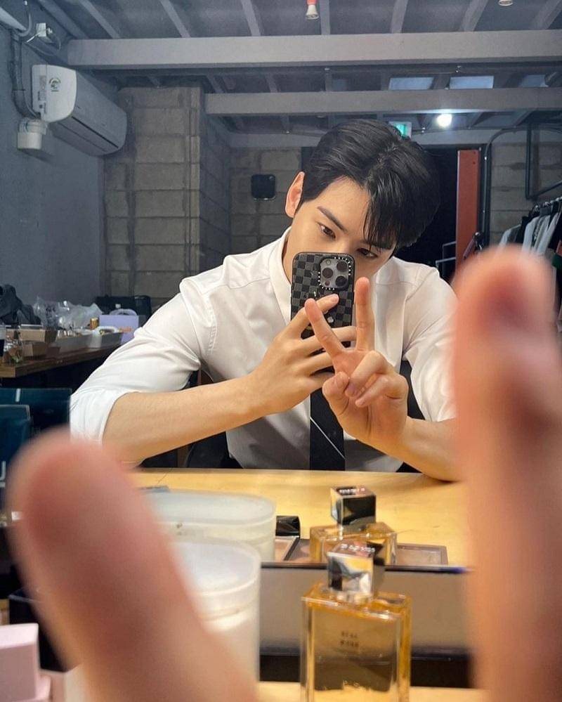 instagram.com/eunwo.o_c