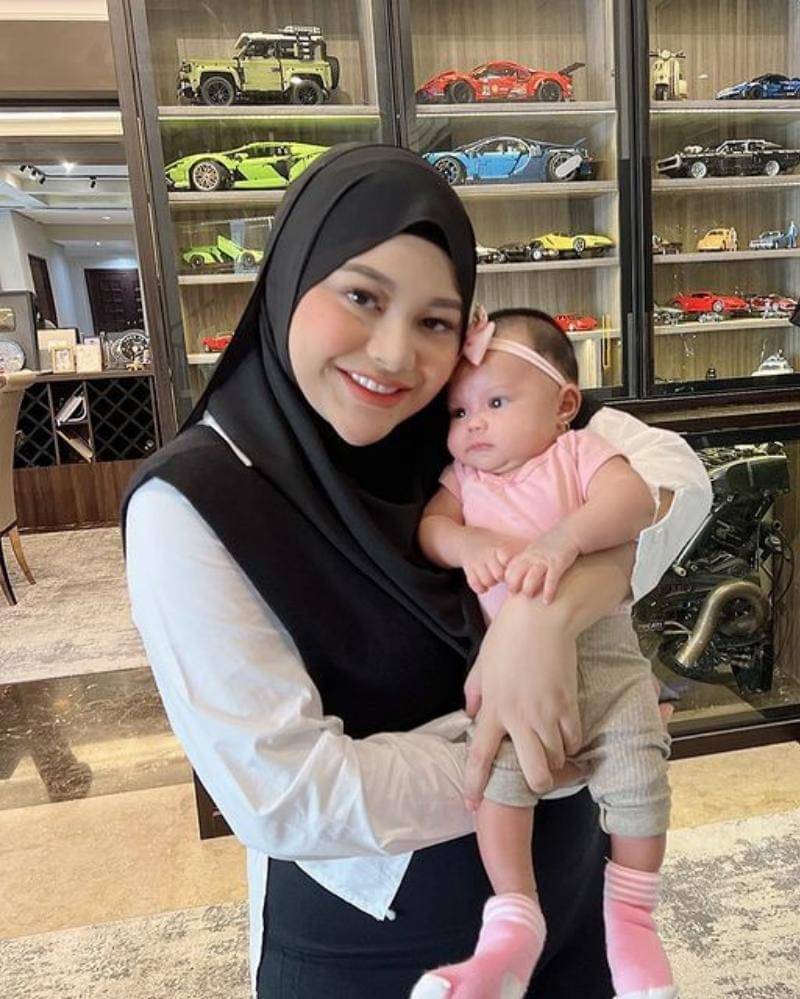 Instagram.com/aurelie.hermansyah