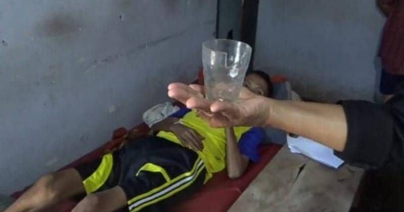 Gelas Masuk ke Tubuh Warga Jember, Kira-Kira Apa yang Terjadi?