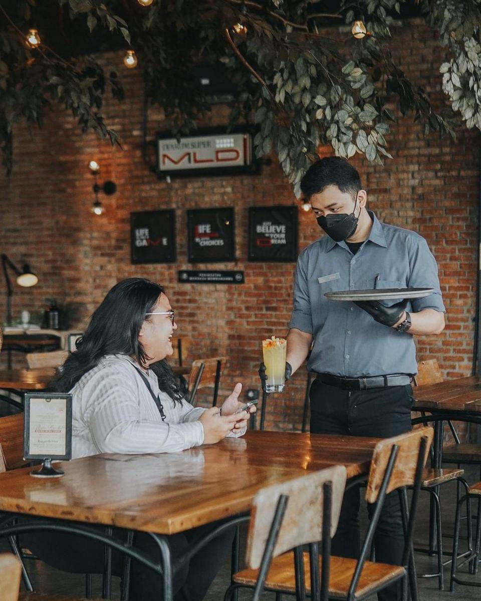 Instagram.com/2storiesbogor