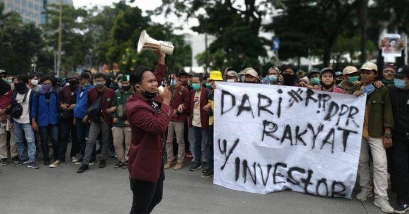 Ilustrasi suasana demonstrasi - IDN Times/Axel Jo Harianja