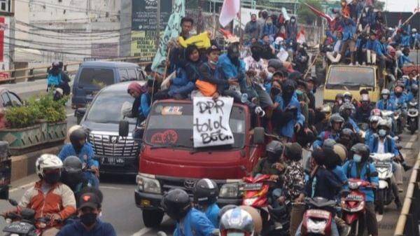 Ilustrasi suasana demonstrasi - IDN Times/Muhammad Iqbal